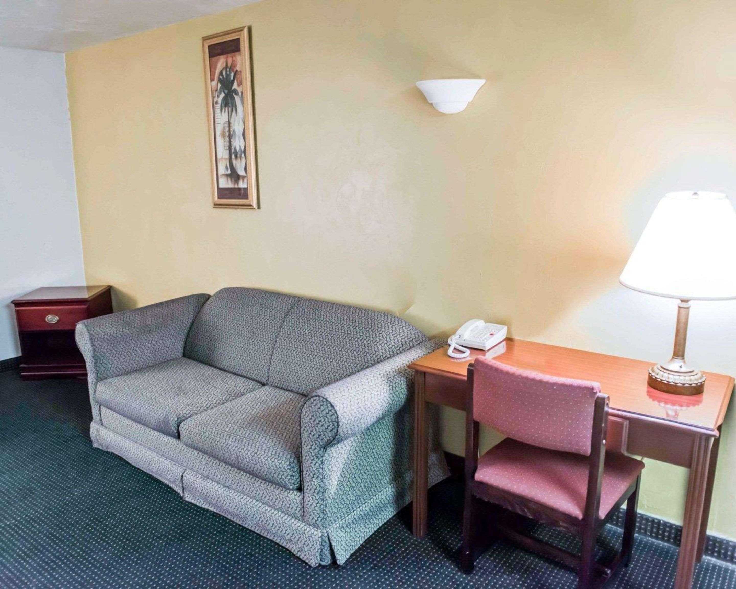 Motel Suburban Near University
